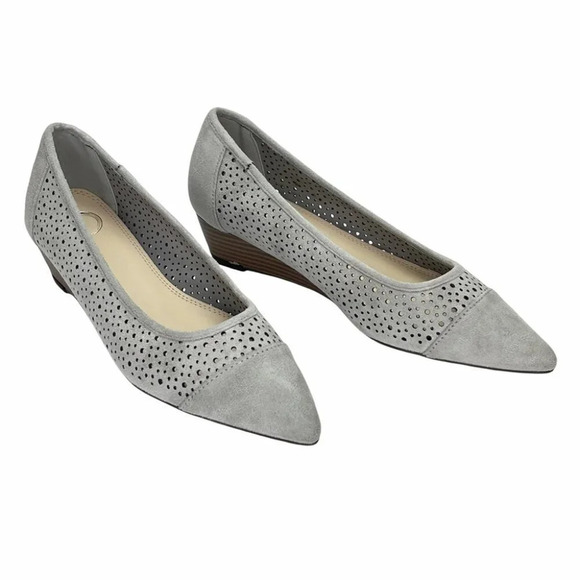 Journee Collection Finnola Grey Perforated Womens Wedge Pumps Size 8M - Picture 8 of 12